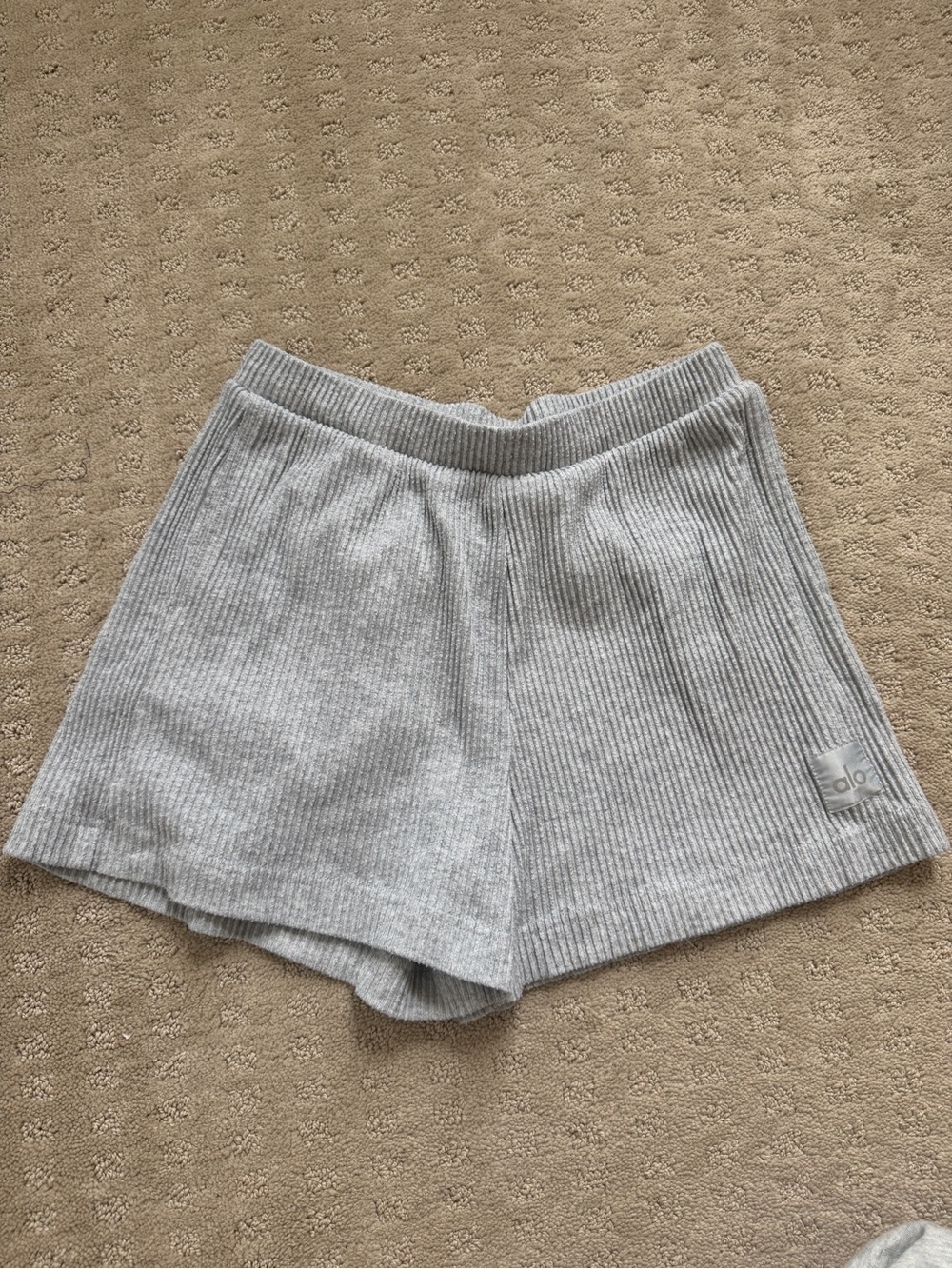 ALO Yoga Muse Light Gray Ribbed Knit Athletic Shorts - size small